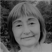 Profesora para adultos que necesiten mejorar o iniciarse en lengua catalana, inglesa o castellana, tanto a nivel oral como escrito